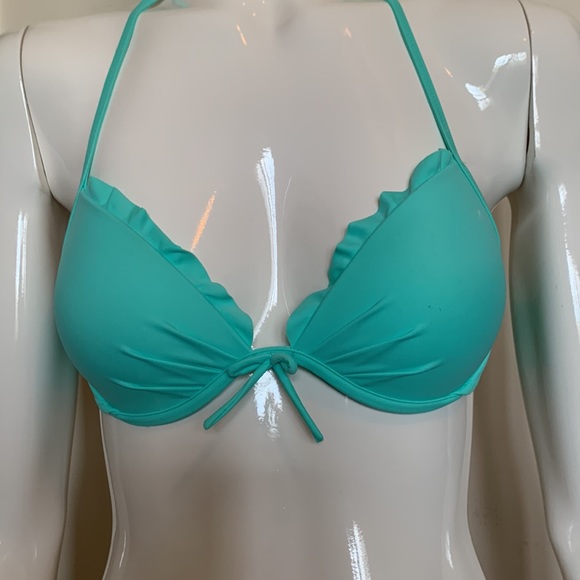 Victoria's Secret Other - EUC Victoria’s Secret Bikini Top • Size 34A